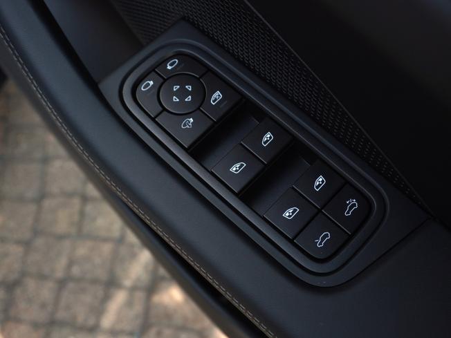 PORSCHE Macan Photo 25