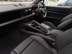PORSCHE Macan Photo 3