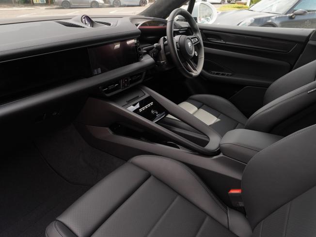PORSCHE Macan Photo 3
