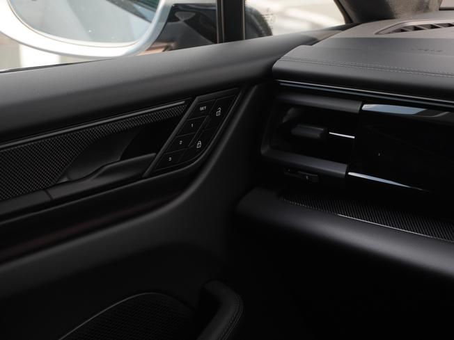 PORSCHE Macan Photo 35