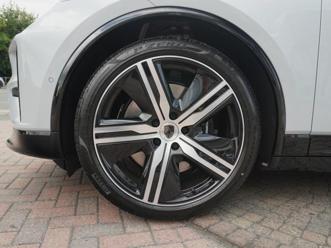 PORSCHE Macan Photo 4