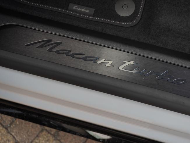 PORSCHE Macan Photo 40