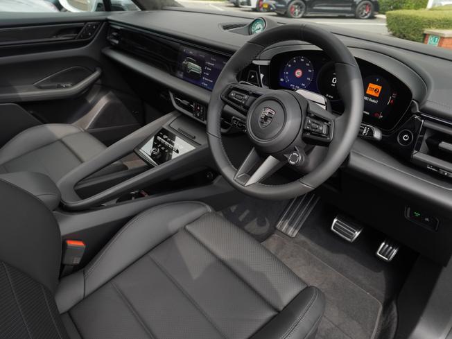 PORSCHE Macan Photo 9