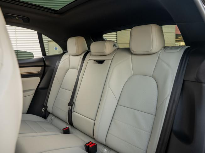 PORSCHE Macan Photo 13