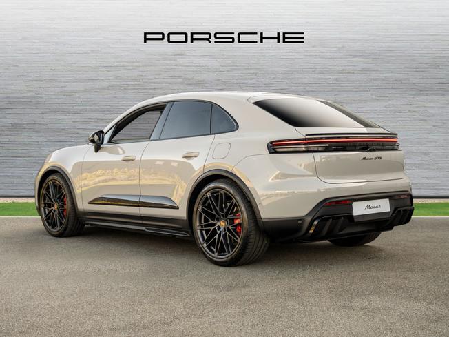 PORSCHE Macan Photo 2