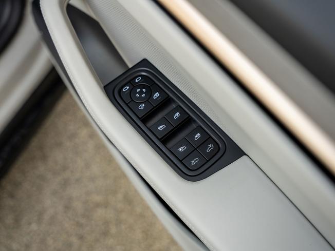 PORSCHE Macan Photo 31