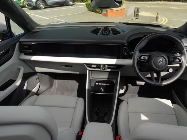 PORSCHE Macan Photo 10