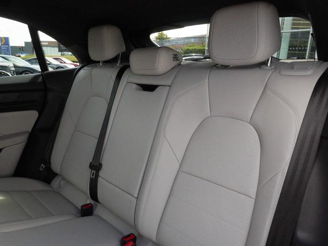 PORSCHE Macan Photo 12