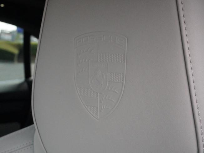 PORSCHE Macan Photo 16