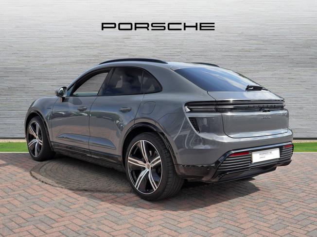 PORSCHE Macan Photo 2