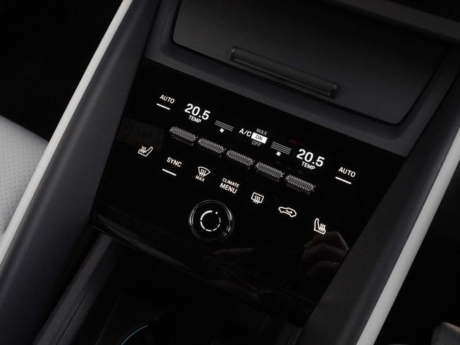 PORSCHE Macan Photo 24