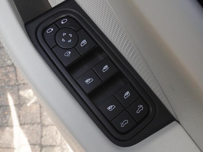 PORSCHE Macan Photo 28