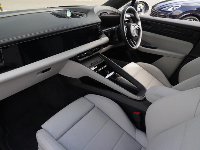 PORSCHE Macan Photo 3