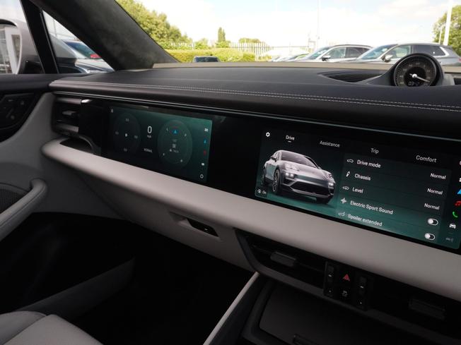 PORSCHE Macan Photo 40