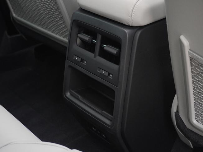 PORSCHE Macan Photo 41
