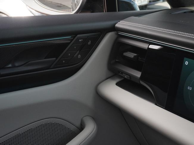 PORSCHE Macan Photo 47