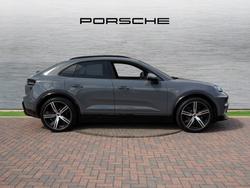 PORSCHE Macan Photo 5