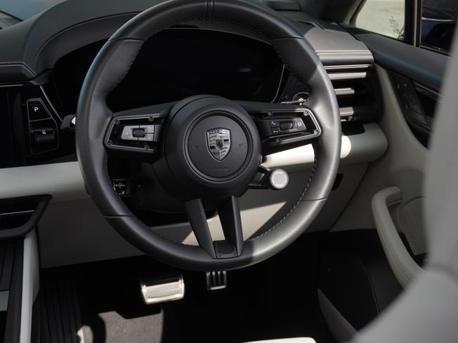 PORSCHE Macan Photo 8