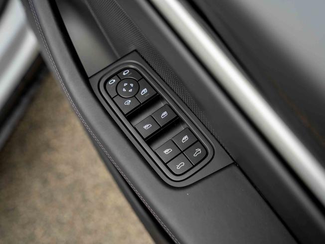 PORSCHE Macan Photo 14
