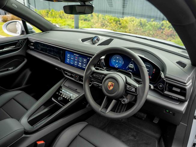 PORSCHE Macan Photo 15