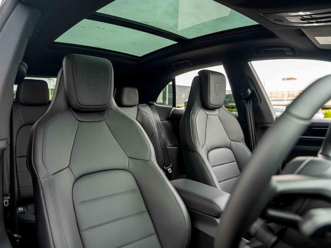 PORSCHE Macan Photo 16