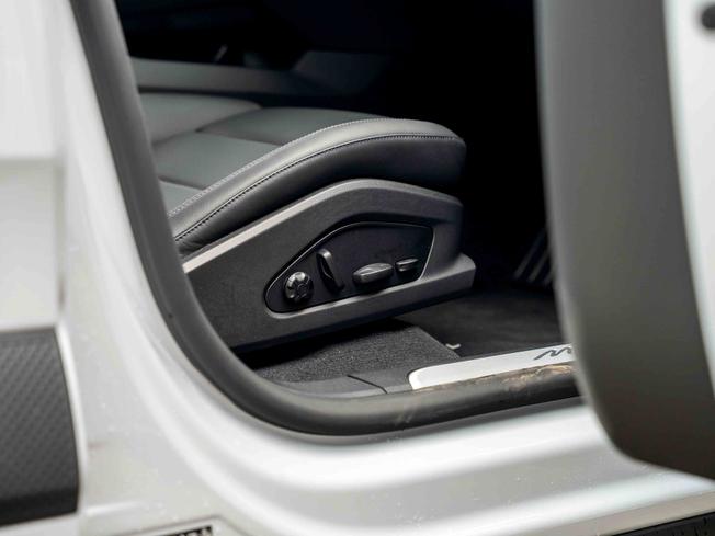 PORSCHE Macan Photo 18