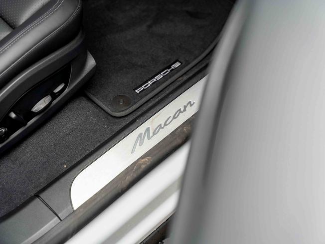 PORSCHE Macan Photo 19