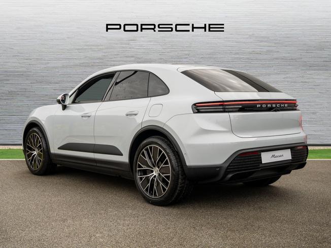 PORSCHE Macan Photo 2