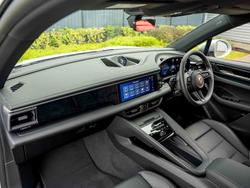 PORSCHE Macan Photo 3