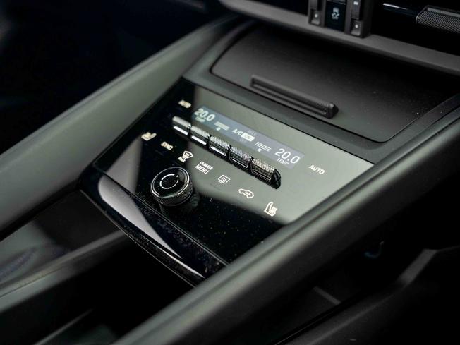 PORSCHE Macan Photo 8