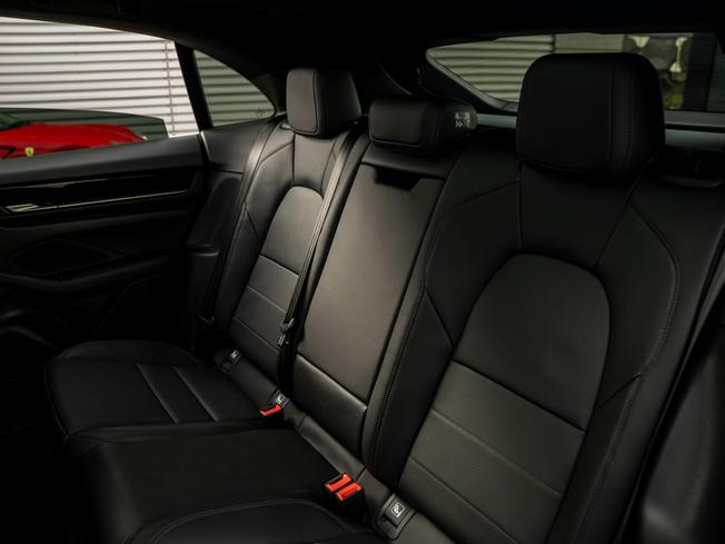 PORSCHE Macan Photo 18