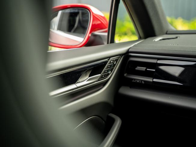 PORSCHE Macan Photo 21
