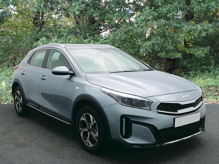 Kia XCeed 1.5 T-GDi ISG 2 in Lunar Silver £16,990