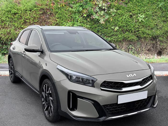 KIA XCeed 1.5 T-GDi ISG 3 in Lunar Silver £20,295