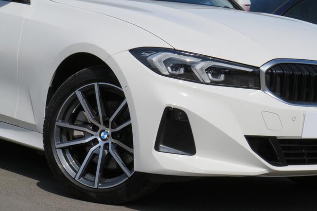 BMW 3 Series Photo 21