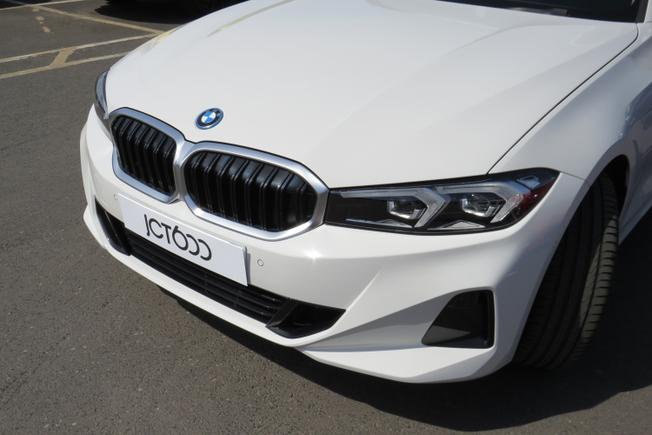 BMW 3 Series Photo 23