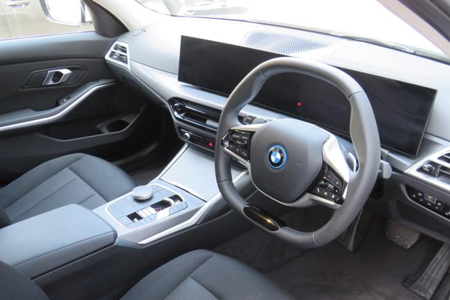 BMW 3 Series Photo 31
