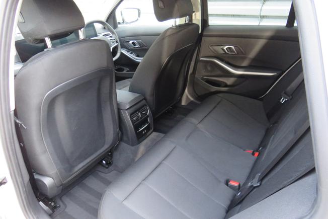 BMW 3 Series Photo 39