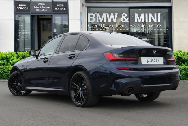 BMW 3 Series Photo 2