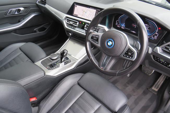 BMW 3 Series Photo 21