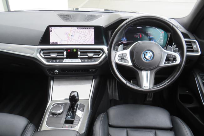 BMW 3 Series Photo 24