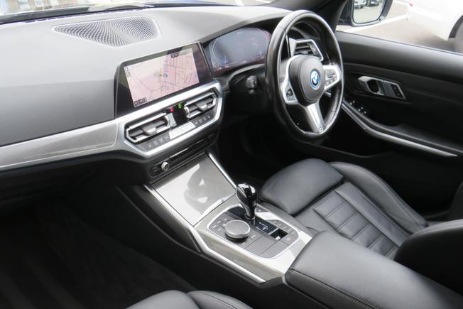 BMW 3 Series Photo 32