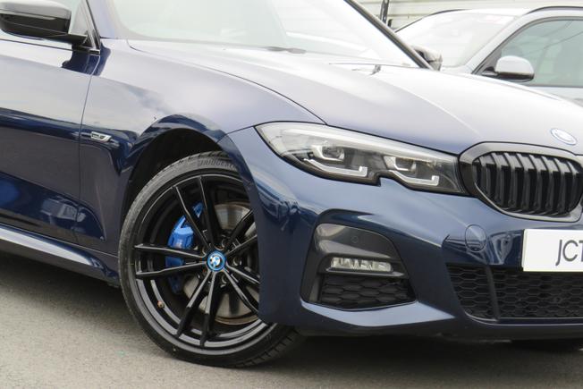 BMW 3 Series Photo 34