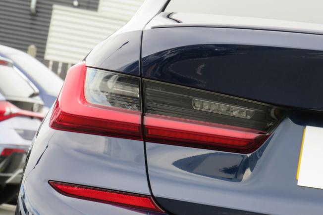 BMW 3 Series Photo 40