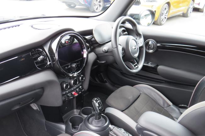 MINI Hatch Photo 12