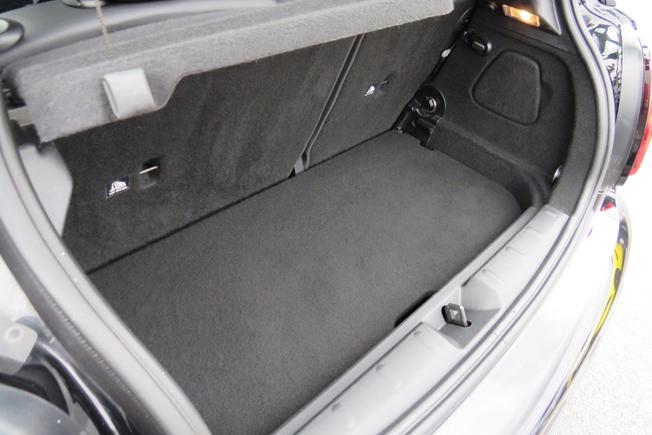 MINI Hatch Photo 16