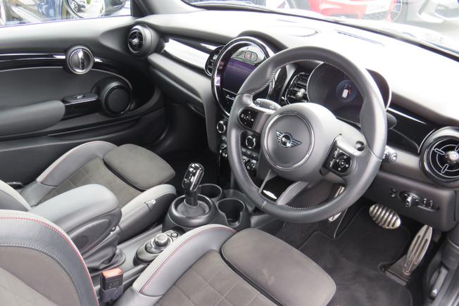 MINI Hatch Photo 18