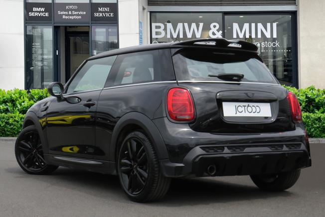 MINI Hatch Photo 2