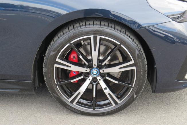 BMW 5 Series Photo 12