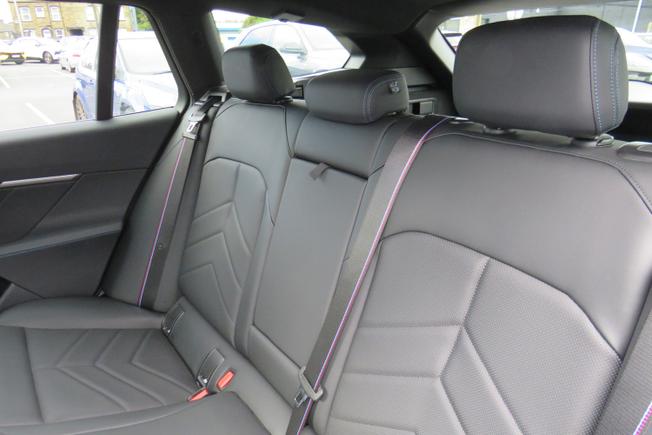 BMW 5 Series Photo 18